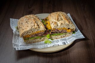 Uriașul sendviș cu brisket