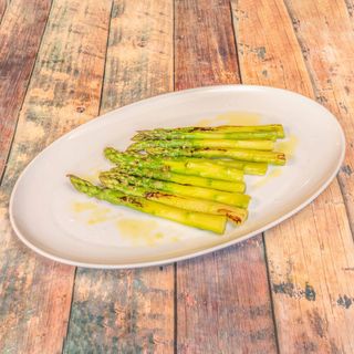 Parrillada de espárragos trigueros