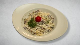 Spaghetti sa pršutom i parmesanom