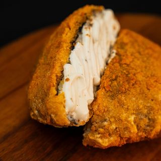 Суши-бургер с курицей 