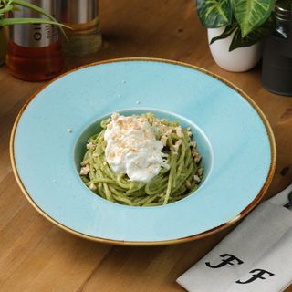 პასტა პესტო სტრაჩატელა