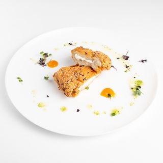 Pileća prsa punjena škripavcem u kukuruznoj panadi