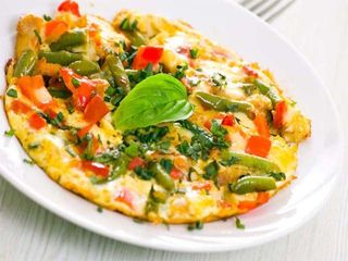 Яичница с овощами (200г)