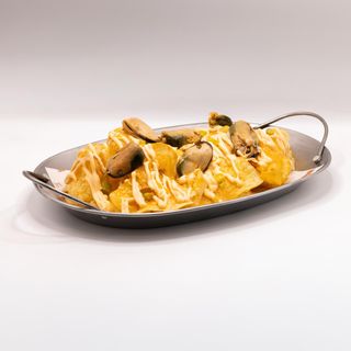 Patatas chips con mejillones