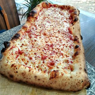 Фамилна пица МАРГАРИТА - 1800гр