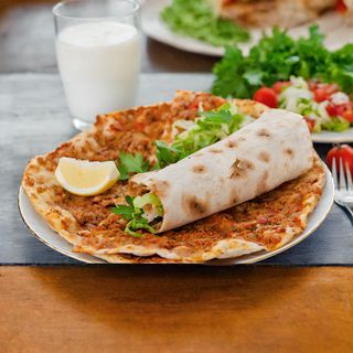 8. Lahmacun Frytas MIX 3 mięsa - Standard