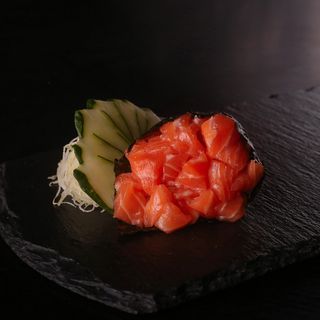 Temaki solo salmón (1 ud.)