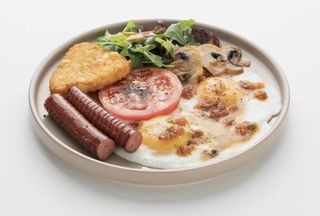 Глазунья с колбасками