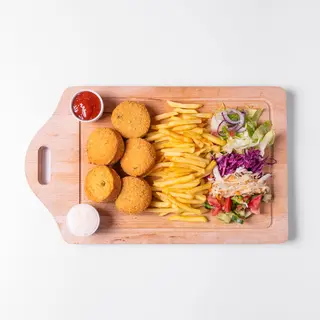Falafel na talerzu