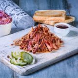 ДЪРПАНО СВИНСКО МЕСО 400 ГР