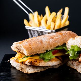 PEPITO DE POLLO + PATATAS