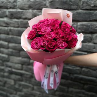 Букет из 21 малиновой розы