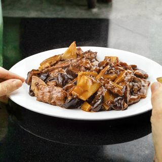 62. Ternera Con Bambú Y Setas Chinas