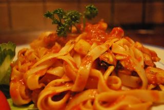 Tagliatelle z Kurczakiem i Suszonymi pomidorami  