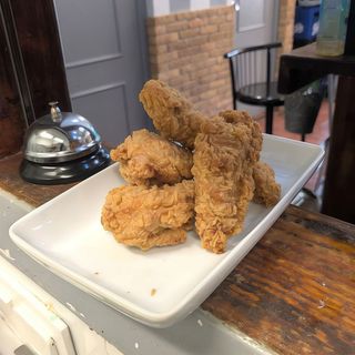 Ración de pollo estilo kentucky