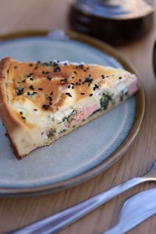 Кіш з лососем та шпинатом (160г)