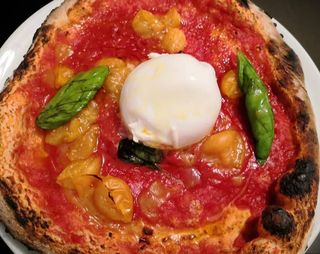 Burrata con datterini gialli