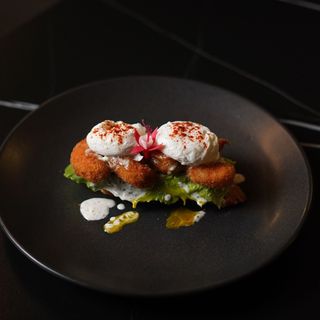 Тост з креветками та трюфельним соусом