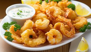 Mix de calamari si creveti pane