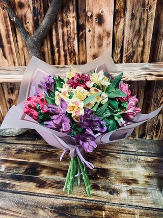 Buchet 9 astroemeria mix 