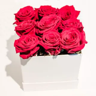Scatola quadrata con rose