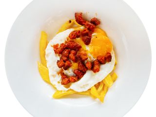 Ración De Huevos Rotos Jamón O Chistorra