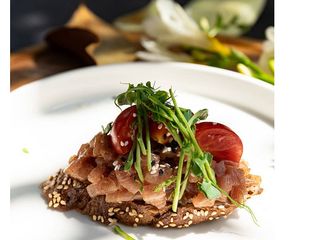 Брускета з тунцем