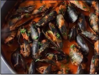 29. Ración De Mejillones De Roca A La Marinera