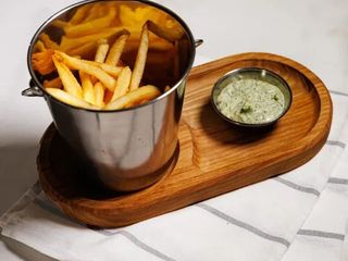 Картопля фрі з часниковим соусом (130/30g)