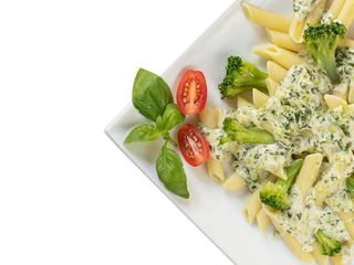 Penne w sosie śmietanowym z brokułami