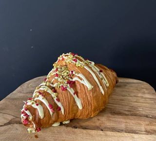 Croissant pistacja - malina