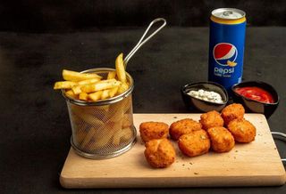 Kids menu Nuggets cu cartofi prajiti