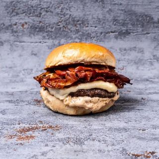 Burger z Boczkiem i Serem