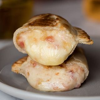 Empanada de Bacon Y Queso