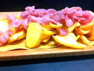 Patate caserecce con cipolla caramellata