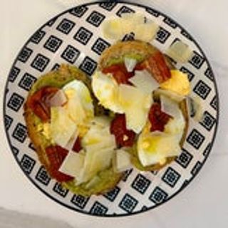 Avocado toast veggie