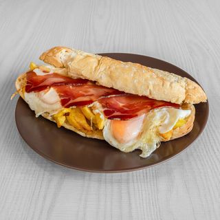 Bocadillo con huevos rotos Nº 27