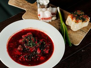 Борщ український з пампушками (350g)