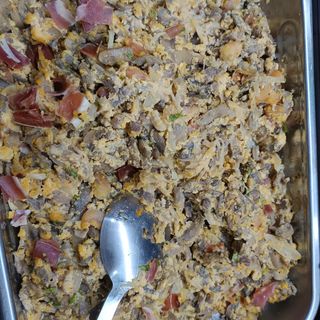 Ración de revuelto judias con jamon