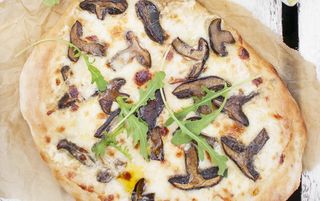 Pizza bianca funghi