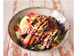 Ensalada De Salmón