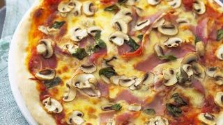 Prosciutto & Funghi Pizza