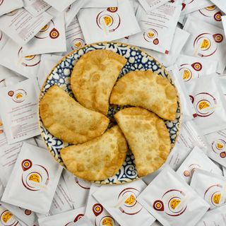 Мини-чебуреки жареные с лососем