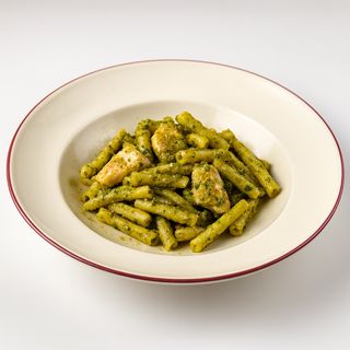 Casarecce s domaćim pestom i piletinom