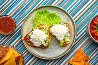 Tostadas cu carne de pui