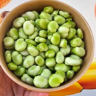 Vaschetta di fave fresche 