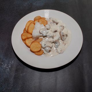 Piletina u umaku od šumskih gljiva