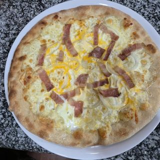 Pizza carbonara