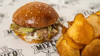 Kubanac sendvič u mixer ban lepinji