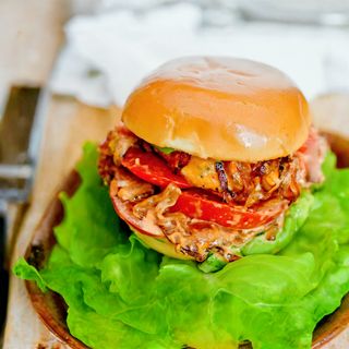 CHICKEN AND BACON BURGER XXL